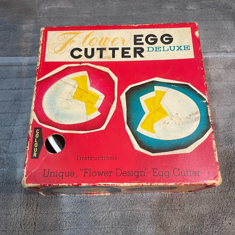 VINTAGE 1960s Yellow BAKELITE & METAL FLOWER EGG CUTTER KITCHEN GADGET JAPAN
